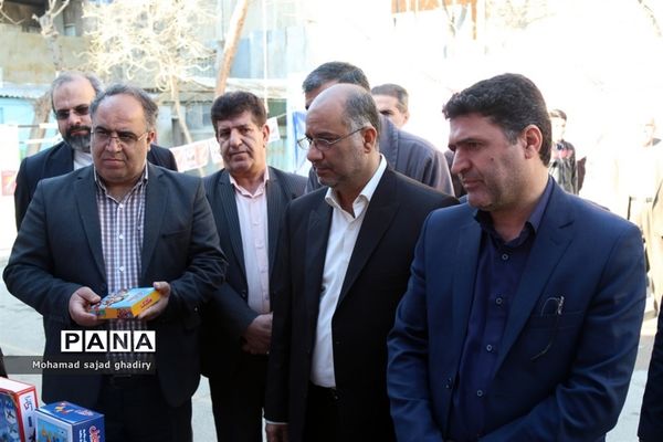 بازدید از نمایشگاه دست‌آورد‌های دانش‌آموزان منطقه 12 آموزش و پرورش شهر تهران