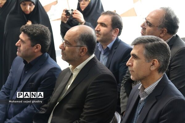 بازدید معاون پرورشی و فرهنگی اداره کل آموزش و پرورش شهر تهران ازدانش آموزان مدرسه انقلاب