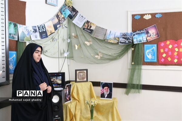 بازدید معاون پرورشی و فرهنگی اداره کل آموزش و پرورش شهر تهران ازدانش آموزان مدرسه انقلاب