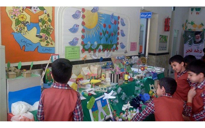 برپایی نمایشگاه از دست سازه های دانش آموزان دبستان علامه حلی 1 دوره اول