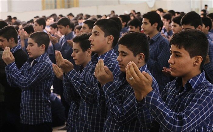 برگزاری جشن تکلیف پسران عشایر در فضای بومی اثر بخشی بیشتری دارد