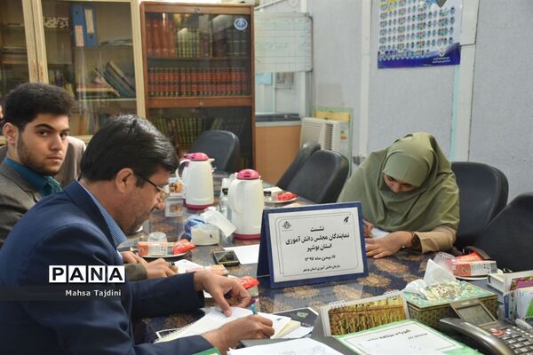 نشست نمایندگان مجلس دانش‌آموزی استان بوشهر