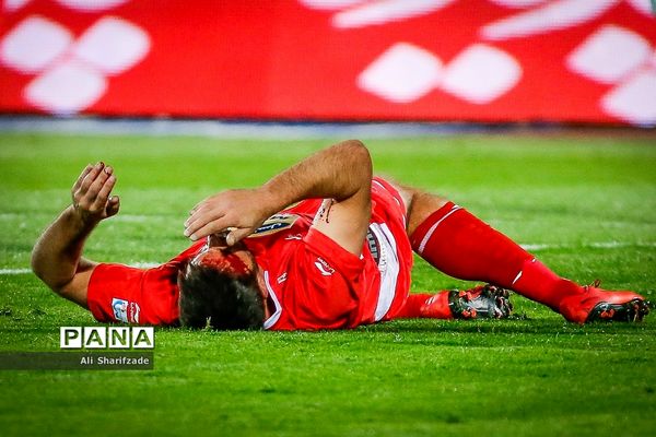دیدار تیم‌های فوتبال پرسپولیس و پدیده