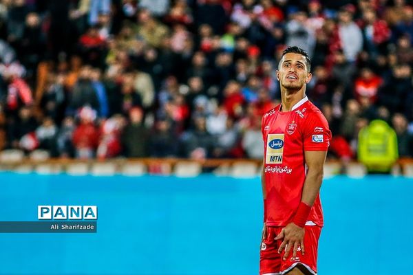 دیدار تیم‌های فوتبال پرسپولیس و پدیده