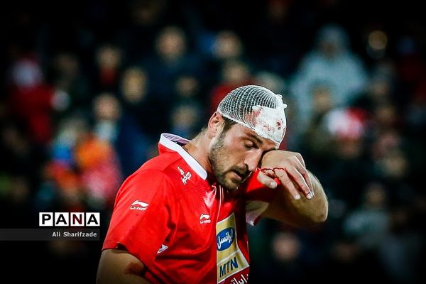 دیدار تیم‌های فوتبال پرسپولیس و پدیده