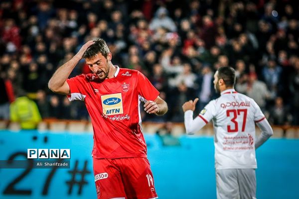 دیدار تیم‌های فوتبال پرسپولیس و پدیده