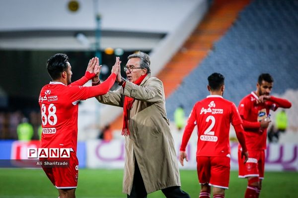 دیدار تیم‌های فوتبال پرسپولیس و پدیده