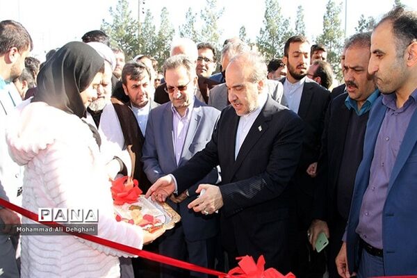 افتتاح دو پروژه ورزشی  دربهارستان با حضور وزیر ورزش و جوانان