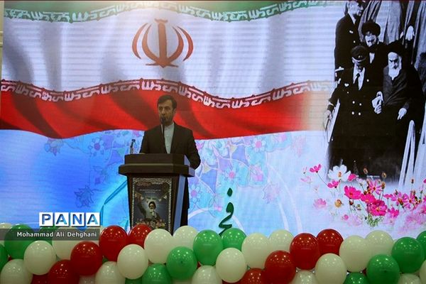 افتتاح دو پروژه ورزشی  دربهارستان با حضور وزیر ورزش و جوانان