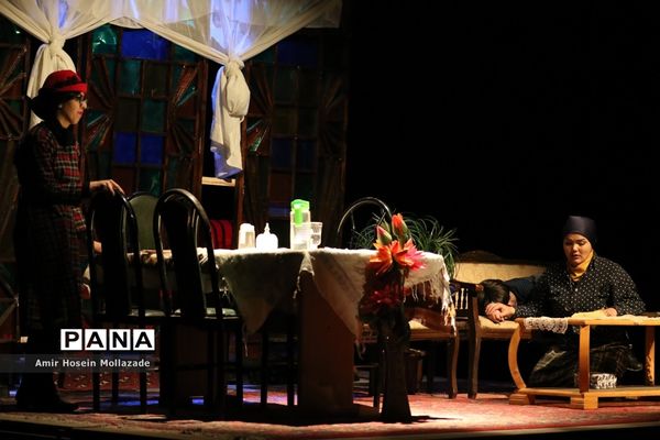 تئاتر «روزهای بی قوام» در ارومیه