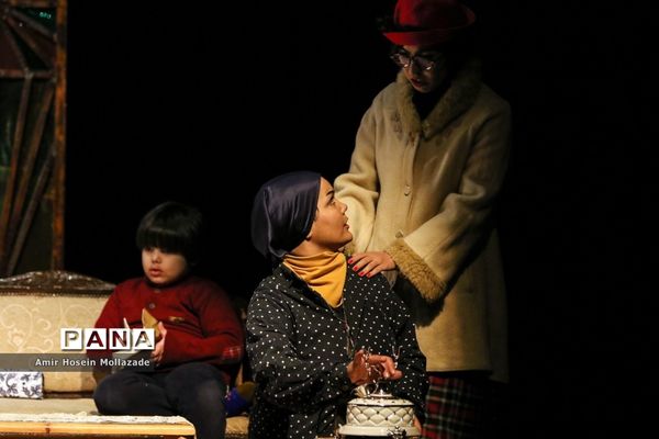 تئاتر «روزهای بی قوام» در ارومیه