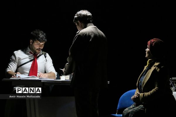 تئاتر «روزهای بی قوام» در ارومیه