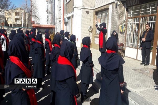 برگزاری نمایشگاه نقاشی در دبیرستان فروغ به‌مناسبت دهه فجر