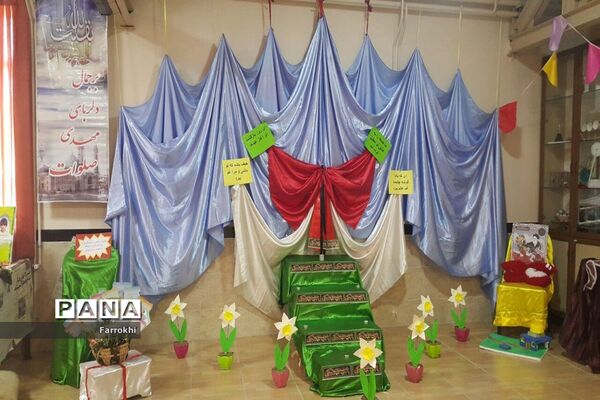 برگزاری نمایشگاه نقاشی در دبیرستان فروغ به‌مناسبت دهه فجر
