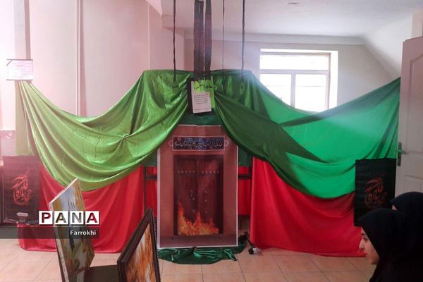 برگزاری نمایشگاه نقاشی در دبیرستان فروغ به‌مناسبت دهه فجر