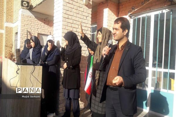 بازدید رئیس سازمان دانش‌آموزی استان همدان از تمرین سرود 1357 نفری در مدارس