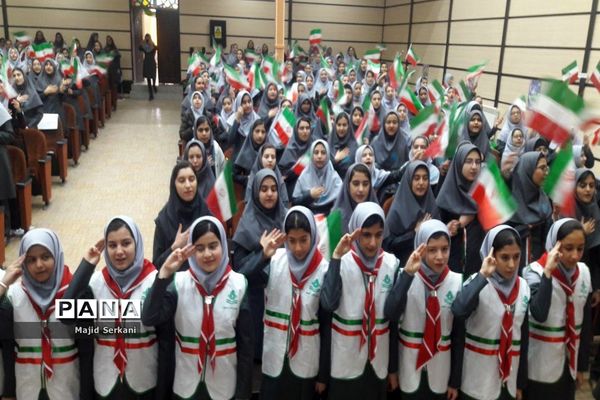 بازدید رئیس سازمان دانش‌آموزی استان همدان از تمرین سرود 1357 نفری در مدارس