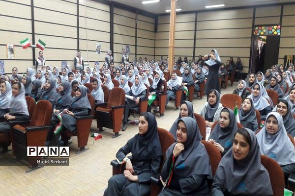 بازدید رئیس سازمان دانش‌آموزی استان همدان از تمرین سرود 1357 نفری در مدارس