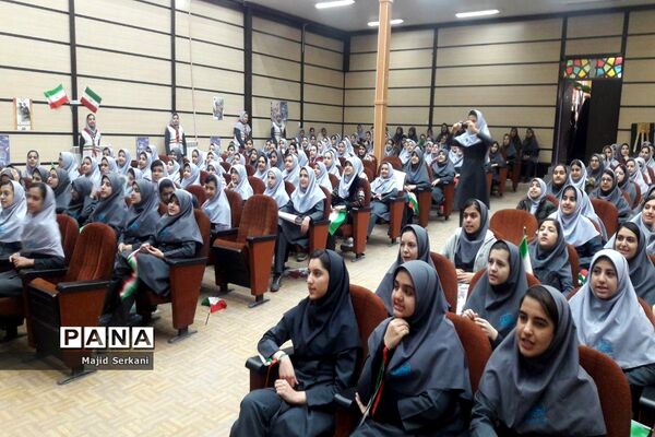 بازدید رئیس سازمان دانش‌آموزی استان همدان از تمرین سرود 1357 نفری در مدارس