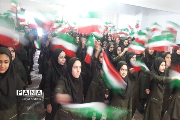 بازدید رئیس سازمان دانش‌آموزی استان همدان از تمرین سرود 1357 نفری در مدارس