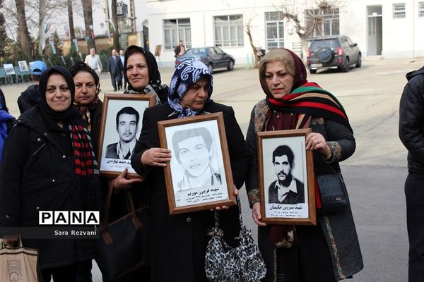 مراسم عطرافشانی و گلباران مزارشهدای ادیان توحیدی