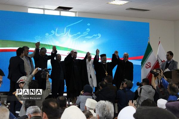 مراسم عطرافشانی و گلباران مزارشهدای ادیان توحیدی