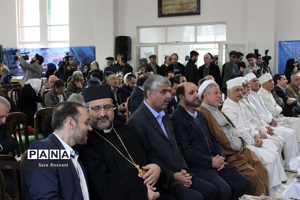 مراسم عطرافشانی و گلباران مزارشهدای ادیان توحیدی