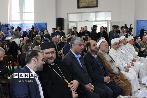 مراسم عطرافشانی و گلباران مزارشهدای ادیان توحیدی