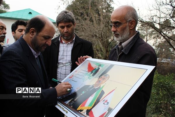 مراسم عطرافشانی و گلباران مزارشهدای ادیان توحیدی