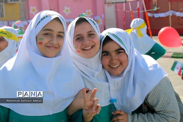 پخت چهل کیک به‌مناسبت چهلمین سالگرد انقلاب در مدرسه شمس یک ناحیه یک اهواز