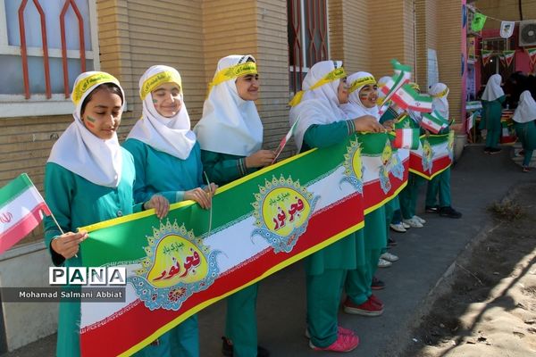 پخت چهل کیک به‌مناسبت چهلمین سالگرد انقلاب در مدرسه شمس یک ناحیه یک اهواز