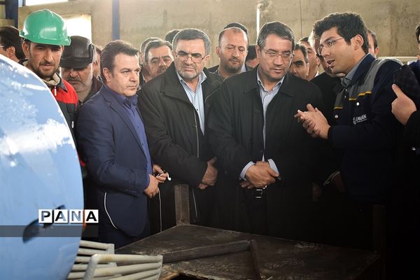 افتتاح و کلنگ‌زنی چند پروژه عمرانی توسط وزیر صنعت معدن و تجارت در ورزقان