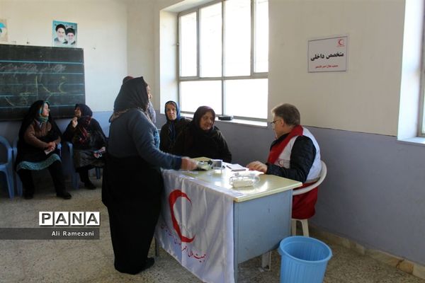 کاروان سلامت هلال احمر در روستای دوک و زیلت قائم‌شهر