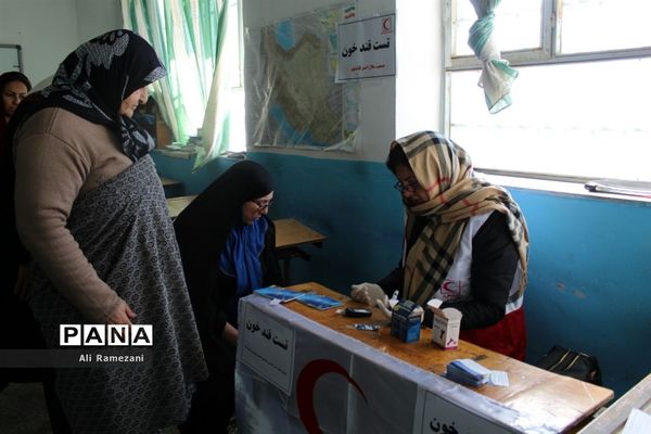 کاروان سلامت هلال احمر در روستای دوک و زیلت قائم‌شهر
