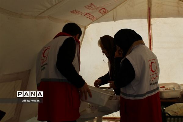 کاروان سلامت هلال احمر در روستای دوک و زیلت قائم‌شهر