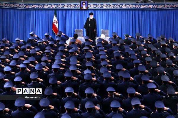 دیدار فرماندهان و کارکنان نیروی هوایی ارتش با رهبر انقلاب