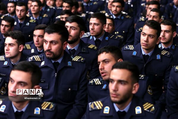 دیدار فرماندهان و کارکنان نیروی هوایی ارتش با رهبر انقلاب