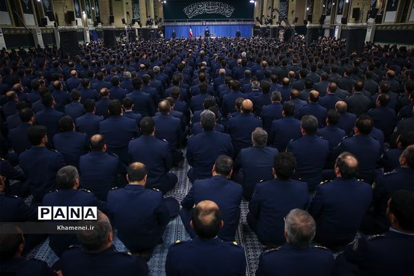 دیدار فرماندهان و کارکنان نیروی هوایی ارتش با رهبر انقلاب