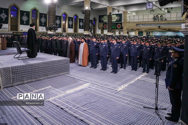 دیدار فرماندهان و کارکنان نیروی هوایی ارتش با رهبر انقلاب