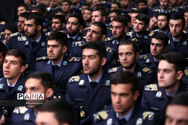 دیدار فرماندهان و کارکنان نیروی هوایی ارتش با رهبر انقلاب