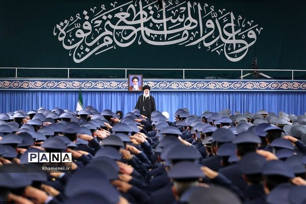 دیدار فرماندهان و کارکنان نیروی هوایی ارتش با رهبر انقلاب