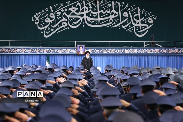 دیدار فرماندهان و کارکنان نیروی هوایی ارتش با رهبر انقلاب