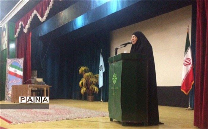 مراسم صبحگاه مشترک دبیرستانهای فرزانگان دوره اول و دوم به مناسبت شهادت حضرت زهرا(س)