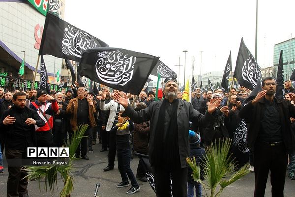 اجتماع بزرگ هیئت‌‌های عاشورای فاطمی در میدان هفت تیر