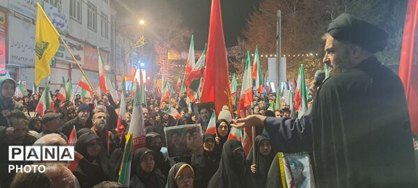 مردم کرج با راهپیمایی‌های هرشب مشت محکمی بر دهان دشمنان متجاوز زدند
