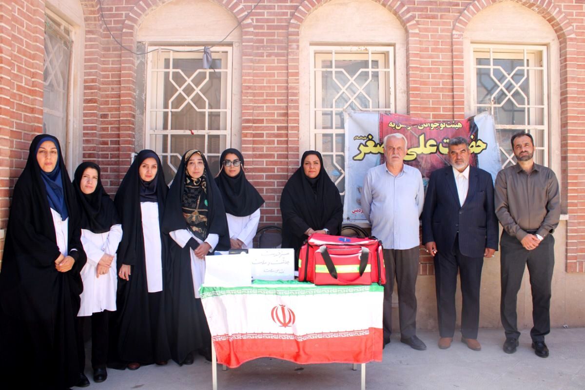 برپایی میز خدمت و ایستگاه پایش سلامتی توسط مراقبین سلامت مدارس