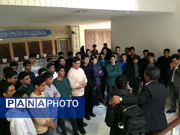 بازدید دانش آموزان دبیرستان نمونه آیت‌الله خامنه‌ای از دانشکده پزشکی دانشگاه فردوسی مشهد