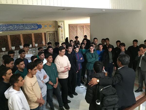 بازدید دانش آموزان دبیرستان نمونه آیت‌الله خامنه‌ای از دانشکده پزشکی دانشگاه فردوسی مشهد