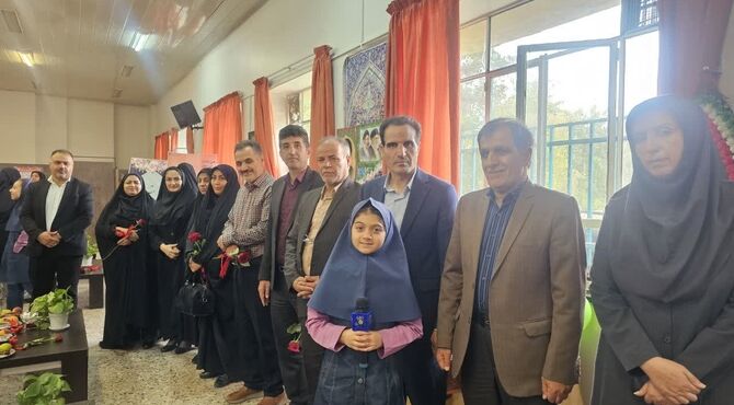 جشن عاطفه‌ها در دبستان دخترانه ملک۲ اصفهان