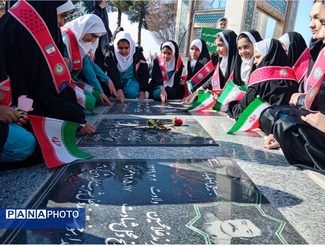 آغاز مراسم دهه فجر با شعار  «حضور تا ظهور» در گلزار شهدای سبزوار